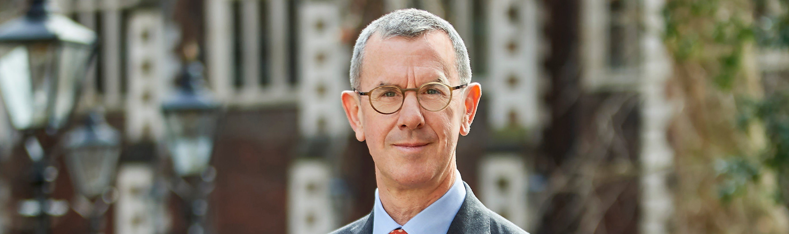 Steven Elliott KC has been licensed by the Singapore Ministry of Law to practise English law in Singapore